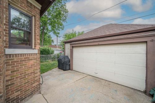 2132 60, Milwaukee WI 53219-1568 exterior