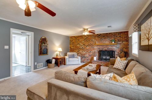 6614 Huntsman Blvd, Springfield VA 22152-2621 exterior