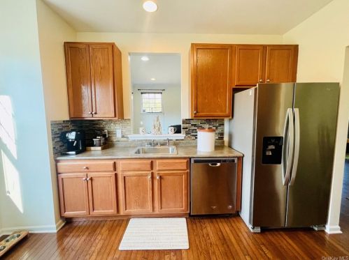 5 Cornwall Ln, Middletown NY  10940-5077 exterior