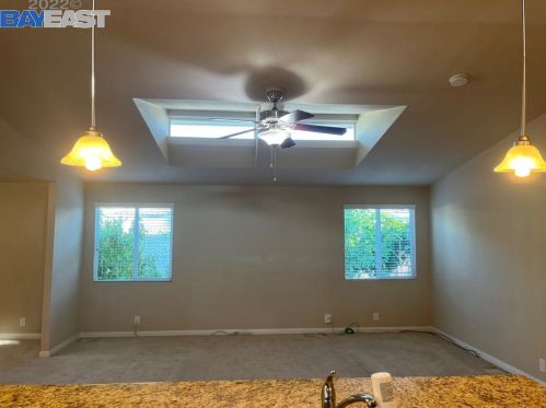 1462 Salamanca Ave, Hayward CA  94544-6256 exterior