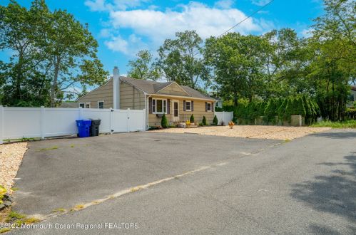442 Dahncke Ln, Bricktown, NJ 08723-6206