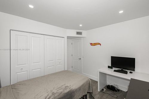 2634 38 Ave, Hollywood FL 33021-1937 exterior