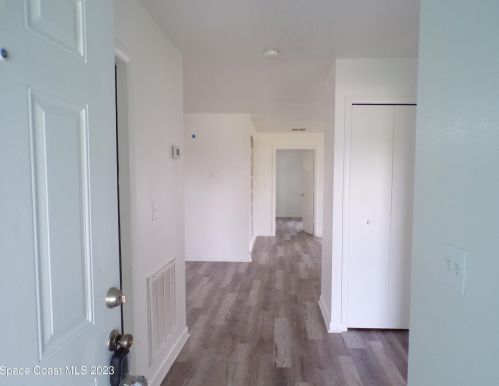 698 Atlantus Ter, Sebastian, FL 32958-5940