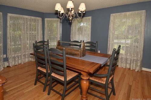 4 Lookout Lndg, Ellington CT  06029-2543 exterior