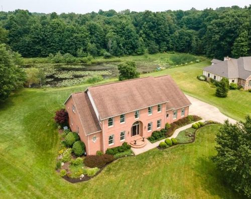 49 Blueberry Ln, Grove City PA  16127-4675 exterior