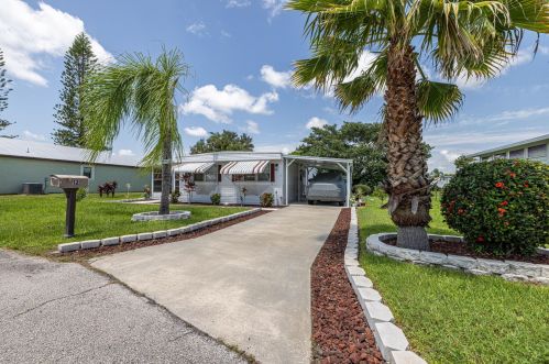 12 Aragon Ln, Fort Pierce, FL 34952-2836
