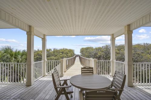 1564 Gulf Bch Dr, Saint George Island FL  32328-3106 exterior