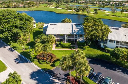 17 Eastgate Dr, Boynton Beach, FL 33436-6802