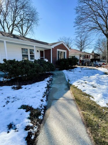 10345 Manitoba St, Milwaukee, WI 53227-3537