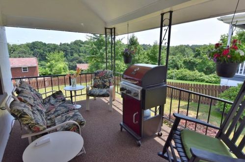 2329 Clinton St, Whitaker PA  15120-2662 exterior