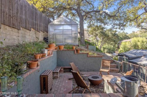 1268 Black Canyon Rd, Simi Valley CA 93063-4609 exterior