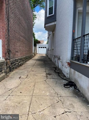 3017 Madison St, Wilmington, DE 19802-3005
