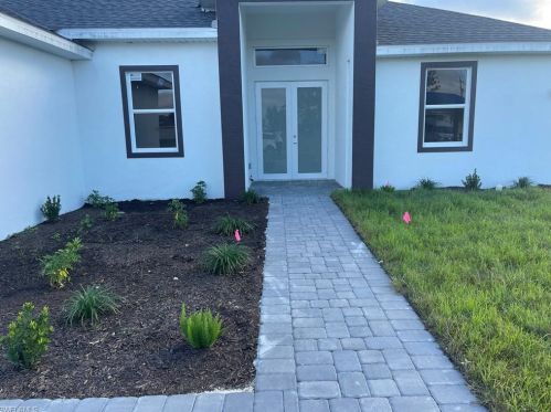 302 4th St, Cape Coral, FL 33990-4001