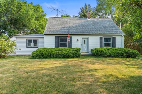 2105 Davidson Rd, Waukesha, WI 53186-2060