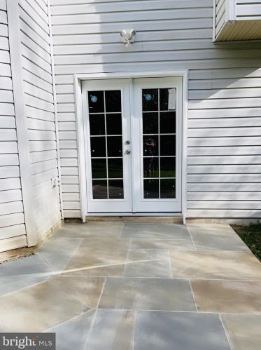 1742 Ann Scarlet Ct, Woodbridge VA  22191-3992 exterior