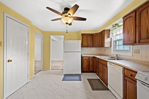 1220 Harvest Ct, Bridgeville PA  15017-1108 exterior