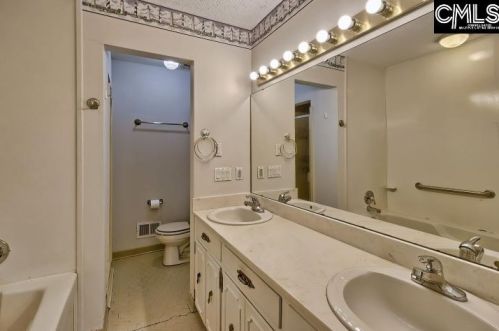 1104 Baywater Dr, Cayce-West Columbia SC  29170-3119 exterior