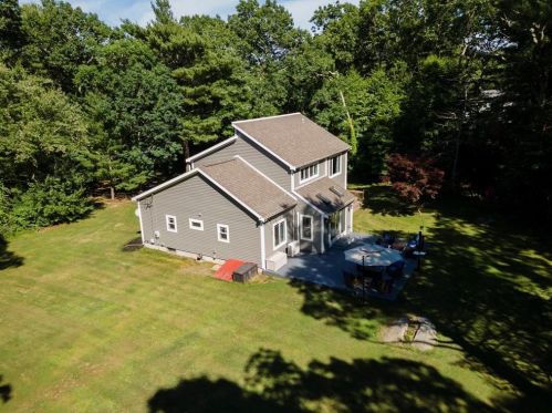 62 Demello Dr, Tiverton RI  02878-2770 exterior