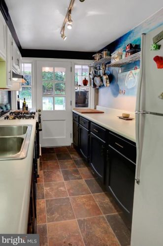 2456 Brookwood St, Harrisburg PA 17104-2111 exterior