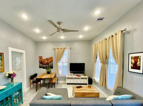 811 10 St, Galveston TX 77550-5118 exterior