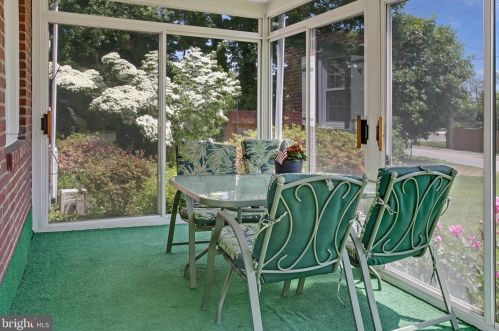 827 Woodsdale Rd, Wilmington DE  19809-2244 exterior