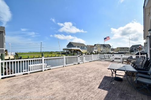 258 Teakwood Dr, Berkeley Township NJ  08721-3122 exterior