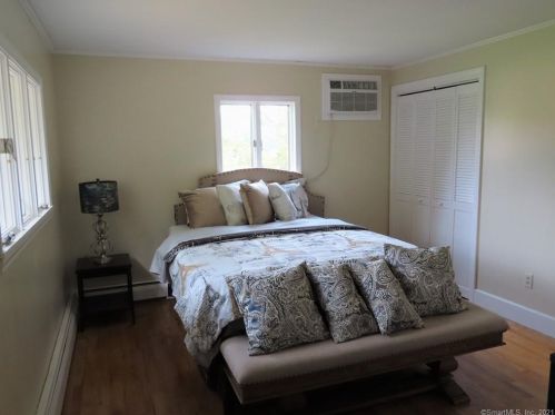 10 Summit Dr, Windsor CT  06095-3238 exterior