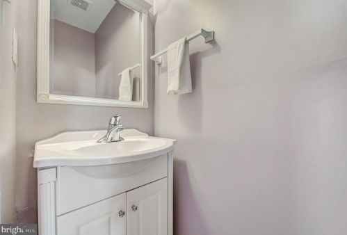 2496 Clover Fld Cir, Herndon VA  20171-4339 exterior