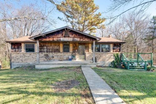 1637 Maple Valley Rd, Charlotte, TN 37036-5366