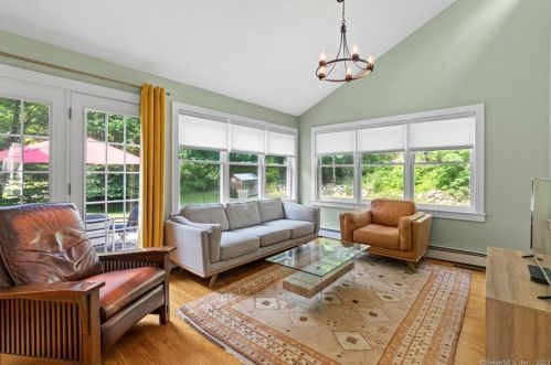 99 Book Hill Rd, Essex CT  06426-1322 exterior