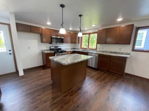 610 Glendale Ave, Tomah, WI 54660-2142