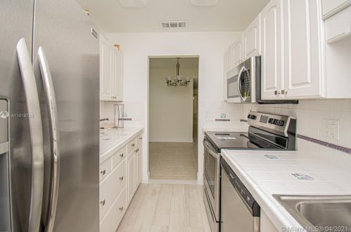 1020 Circle Ter, Delray Beach, FL 33445-3030