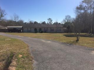 895 Kingsfield Rd, Cantonment, FL 32533-4618