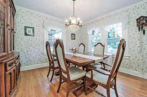 233 Chatterton Pkwy, White Plains NY  10606-2235 exterior