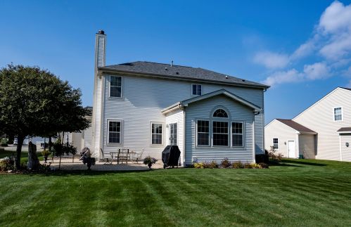 1381 Mamerow Ln, Oconomowoc, WI 53066-6901