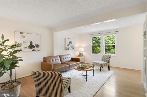 6879 Mclean Greens Ct, Falls Church VA  22043-1605 exterior