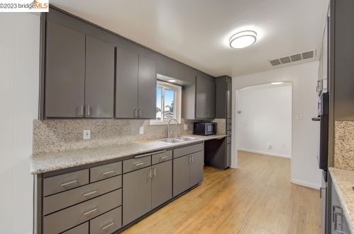 1136 92 Ave, Oakland CA 94603-1358 exterior