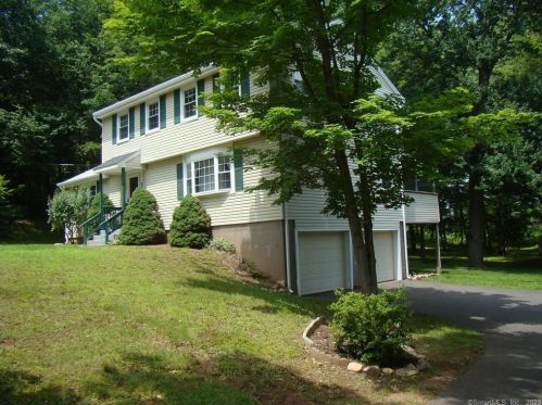 29 Winthrop Rd, Manchester, CT 06040-7120