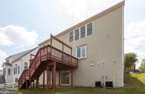 8987 Birch Bay Cir, Lorton VA  22079-5660 exterior