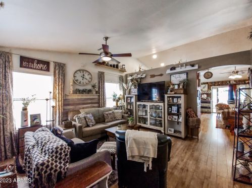 1825 Barbarita Ave, Gilbert AZ 85234-8136 exterior