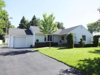 611 Oak Dr, Waterford, WI 53185-4219