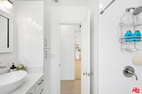 4841 Tyrone Ave, Van Nuys CA 91401-5126 exterior