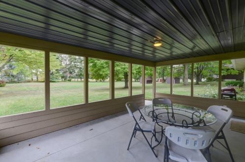 96 Division Rd, Valpo IN  46383-8014 exterior