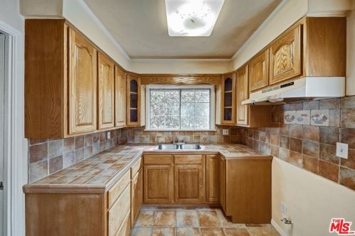 825 Verdugo Rd, Glendale CA  91206-2536 exterior