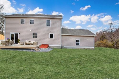 6 Stanton Ln, Norwich, CT 06365-8028