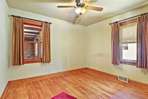 7718 10 Ave, Kenosha WI 53143-6047 exterior