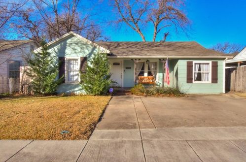 3024 8th Ave, Fort Worth, TX 76110-3452