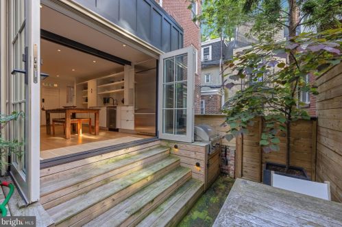 320 Iseminger St, Philadelphia PA  19107-5904 exterior