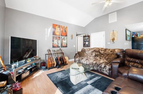 711 Memory Ln, Mckeesport, PA 15133-2119