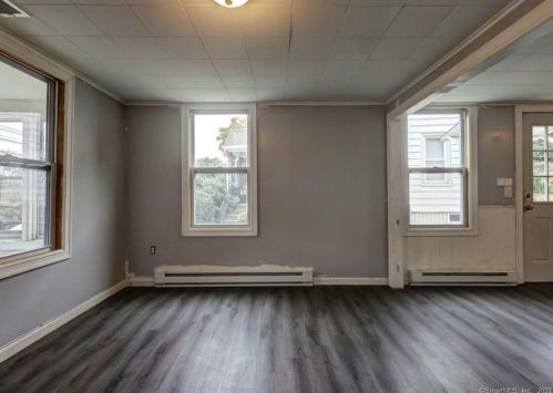 114 New Haven Ave, Derby CT 06418-2161 exterior